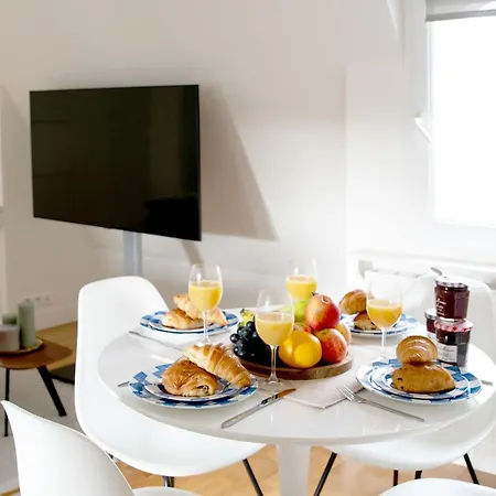 Eiffel & Invalides - 1br - Cityapartmentstay Parigi