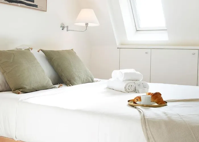 Eiffel & Invalides - 1br - Cityapartmentstay *